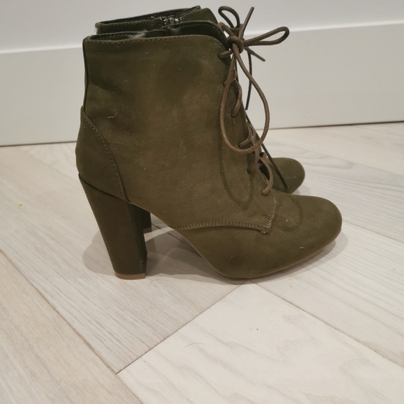 New Modcloth Bamboo lace up hilltop bootie - Picture 3 of 11